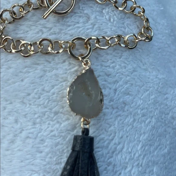 Tassel Bracelet with stone charms Daisy Fuentes nwt gold tone - Picture 5 of 6